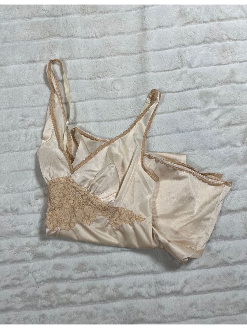 VTG 1960s Vassarette 36 Champagne Yellow Lace Accent Semi Sheer Lingerie Slip